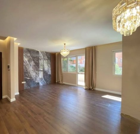 Tirane, shitet apartament 2+1 , 120 m² (Perballe Xhamise)