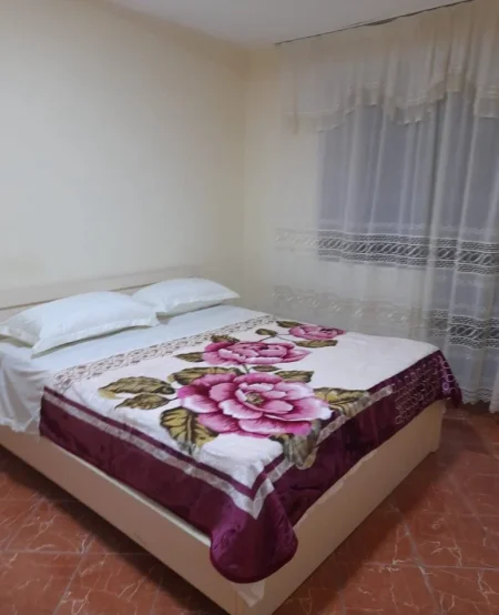 Tirane, jepet me qera apartament 2+1 Kati 1, 80 m² 420 € (Brryl)