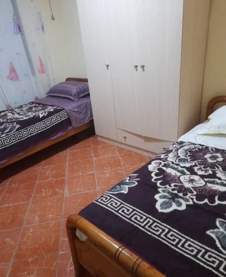 Tirane, jepet me qera apartament 2+1 Kati 1, 80 m² 420 € (Brryl)