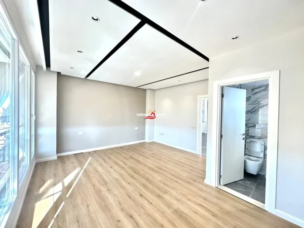 Tirane, shitet apartament 3+1+Ballkon Kati 5, 164 m² 260.000 € (Tek Xhamlliku - ID 4131411)