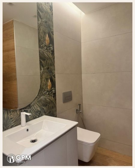 Tirane, jepet me qera super  apartament 2+1 Kati 5, 115 m² ne  Qender tek ish -kinema 17 Nentori