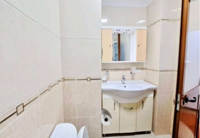Tirane, jepet me qera apartament 2+1+Ballkon Kati 6, 104 m² 700 € (rruga e kavajes)