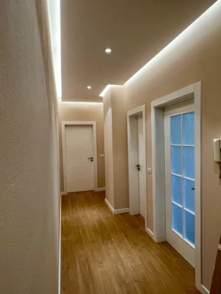 Tirane, jepet me qera apartament 1+1 Kati 5, 79 m² 550 € (Ish tregu elektrik)