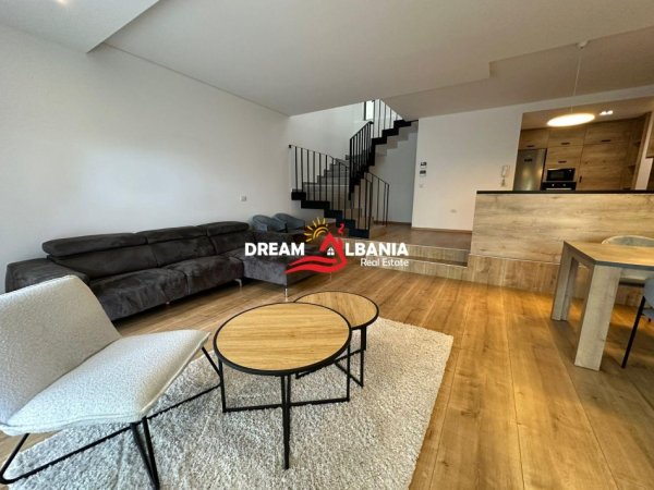 Tirane, jepet me qera Vile 2+1+Ballkon Kati 1, 250 m² 1.550 € (Ne zone e Mulletit)