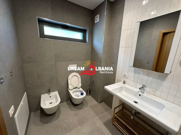 Tirane, jepet me qera Vile 2+1+Ballkon Kati 1, 250 m² 1.550 € (Ne zone e Mulletit)