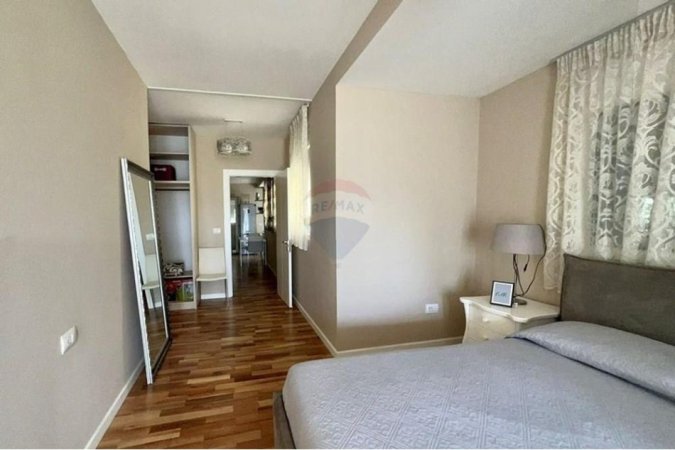 Tirane, jepet me qera apartament 1+1 , 94 m² 730 € (Rr. Myslym Shyri)