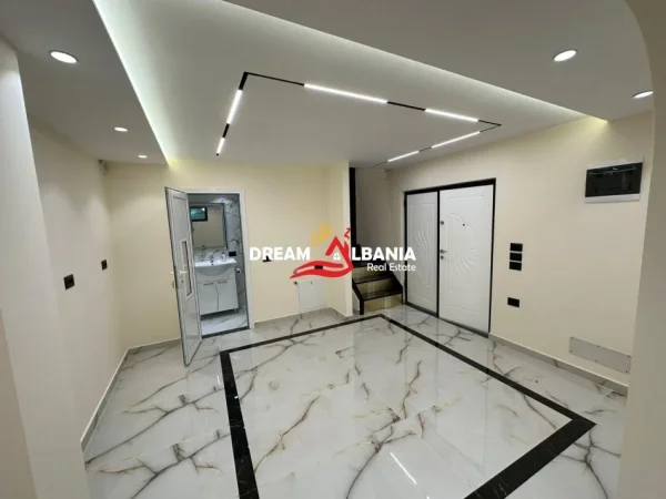 Tirane, jepet me qera zyre Kati 1, 80 m² 1.000 € (Në Rrugën e Elbasanit - ID 4251396)