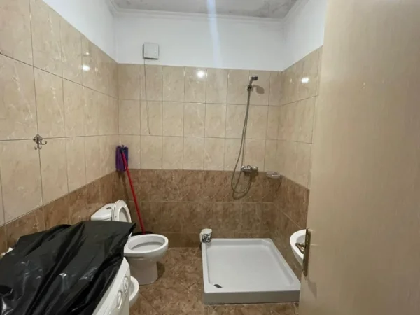 Tirane, jepet me qera apartament 1+1+Ballkon Kati 7, 70 m² 450 € (YZBERISH)