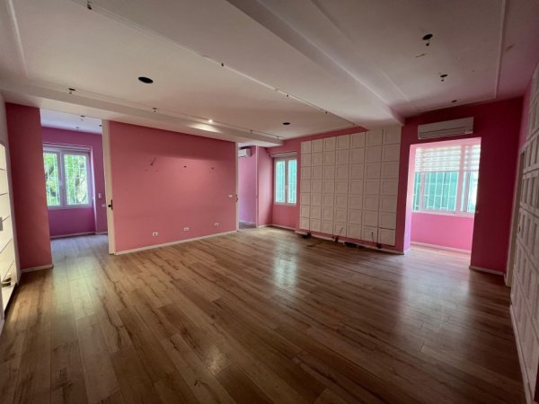 Tirane, jepet me qera zyre Kati 1, 120 m² 1.500 € 