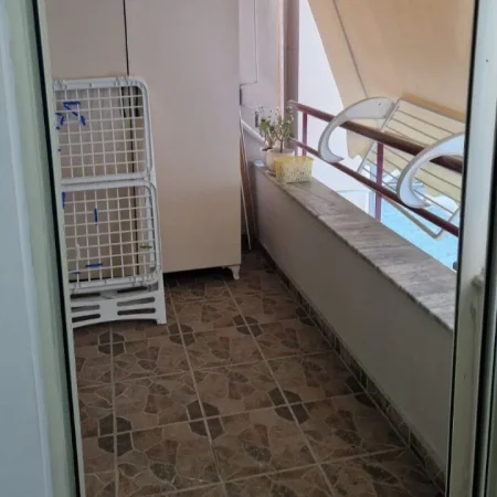 Tirane, jepet me qera apartament 1+1+Ballkon Kati 5, 68 m² 500 € (Don Bosko)
