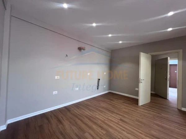 Tirane, shitet apartament 2+1+Ballkon Kati 8, 112 m² 160.000 € (MIKEL MARULI)  AL53862
