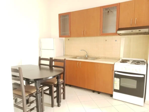 Tirane, jepet me qera apartament 2+1 Kati 2, 100 m² 450 € (Astir)