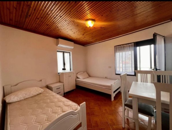 Tirane, jepet me qera Vile 3 Katshe , 840 m² 5.000 € (Spitali Amerikan 2 - Tiranë)