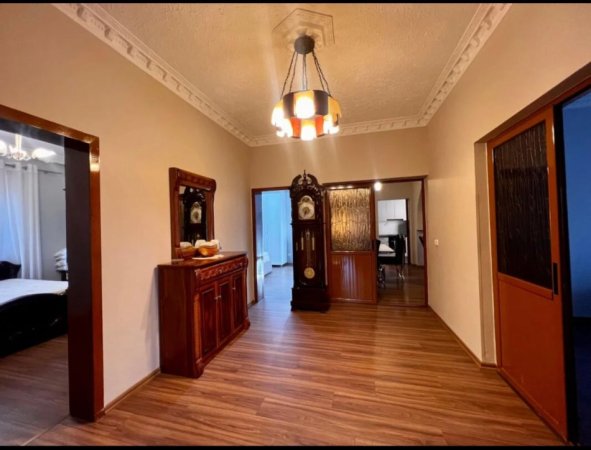 Tirane, jepet me qera Vile 3 Katshe , 840 m² 5.000 € (Spitali Amerikan 2 - Tiranë)