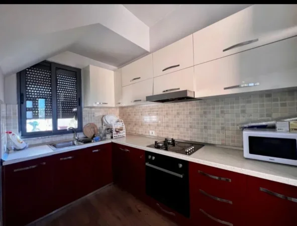 Tirane, jepet me qera Vile 3 Katshe , 840 m² 5.000 € (Spitali Amerikan 2 - Tiranë)