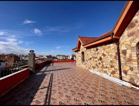Tirane, jepet me qera Vile 3 Katshe , 840 m² 5.000 € (Spitali Amerikan 2 - Tiranë)
