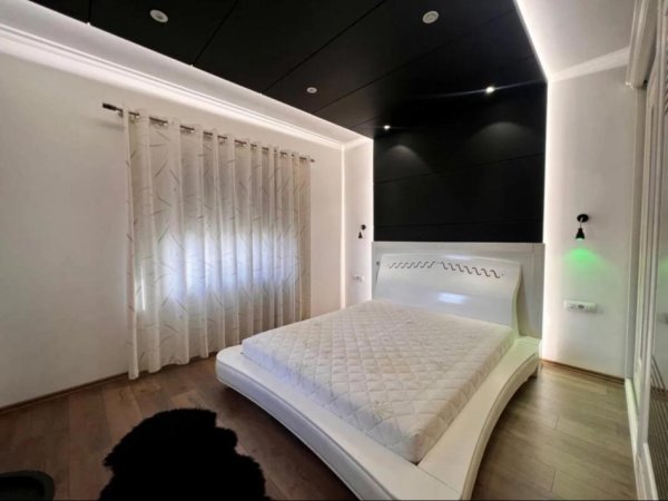 Tirane, jepet me qera Vile 3 Katshe , 840 m² 5.000 € (Spitali Amerikan 2 - Tiranë)