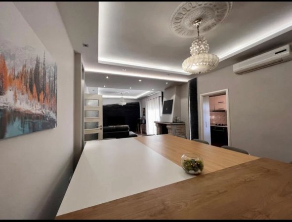 Tirane, jepet me qera Vile 3 Katshe , 840 m² 5.000 € (Spitali Amerikan 2 - Tiranë)