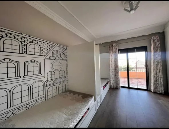 Tirane, jepet me qera Vile 3 Katshe , 840 m² 5.000 € (Spitali Amerikan 2 - Tiranë)