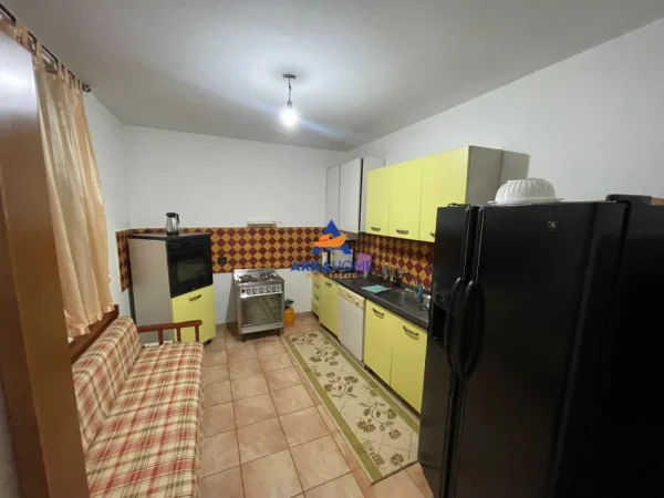 Tirane, jepet me qera Vile Kati 2, 1.100 m² 700 € (KTHESA E KAMZES,LAPRAKE)