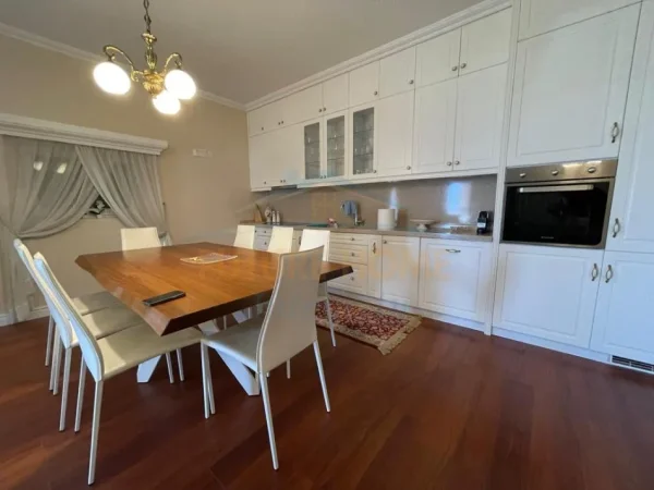 0683487469 Tirane, jepet me qera apartament 2+1+Ballkon Kati 2, 109 m² 270.000 € (Liqeni i Thate , Rruga Peti)