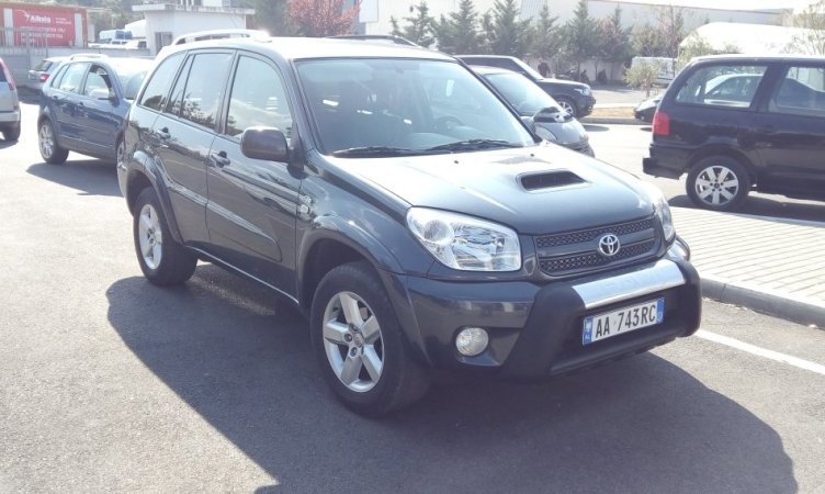 Tirane, shes SUV | Xhip Toyota Rav4 2.0 Viti 2005 Nafte, blu e errët manuale Klima 253.000 km 4.700 €