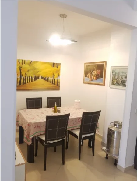 Tirane, jepet me qera apartament 2+1+Ballkon Kati 5, 110 m² 600 € (Ish Parku i Autobusave)