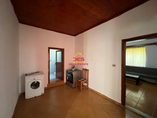 Vlore, shitet shtepi 1+1+Ballkon Kati 0, 94 m² 75.000 € (Kotë)