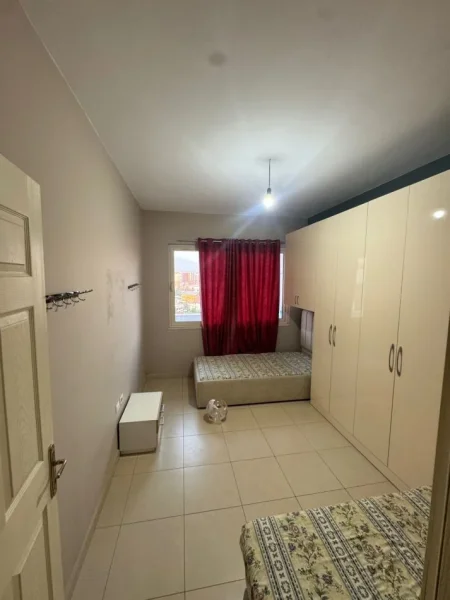Tirane, jepet me qera apartament 1+1 , 115 m² 450 € (Yzberisht)