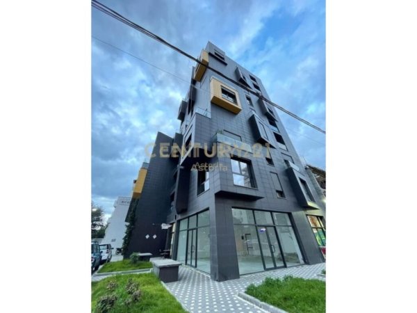 Tirane, jepet me qera apartament 3+1+Ballkon Kati 2, 130 m² 1.000 € (21 dhjetori)