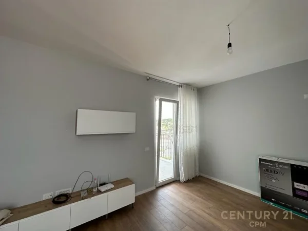 Tirane, jepet me qera apartament 1+1+Ballkon Kati 4, 61 m² 500 € (Sauk)