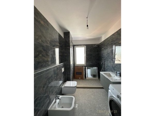 Tirane, jepet me qera apartament 1+1+Ballkon Kati 4, 61 m² 500 € (Sauk)