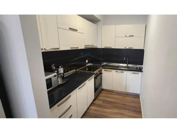 0683487469 Tirane, jepet me qera apartament 2+1+Ballkon Kati 4, 100 m² 850 € (Liqeni i Thate)
