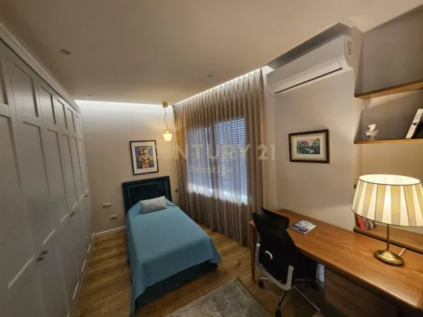 Tirane, jepet me qera apartament 2+1+Ballkon Kati 4, 110 m² 1.400 € (Rruga e Elbasanit)