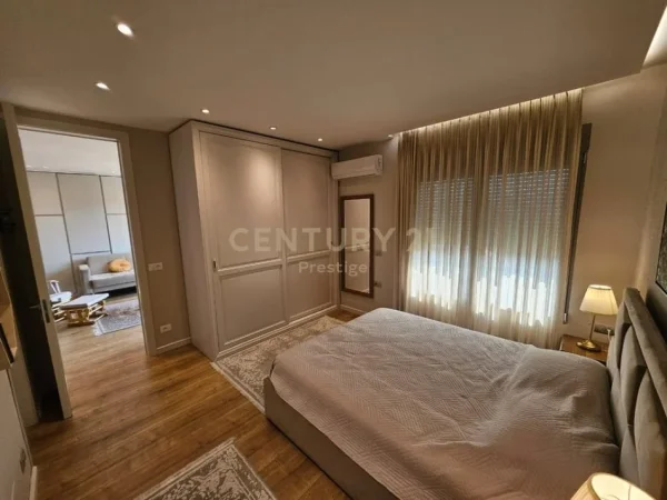 Tirane, jepet me qera apartament 2+1+Ballkon Kati 4, 110 m² 1.400 € (Rruga e Elbasanit)