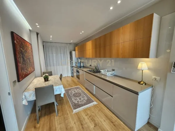 Tirane, jepet me qera apartament 2+1+Ballkon Kati 4, 110 m² 1.400 € (Rruga e Elbasanit)
