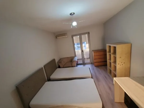 Tirane, jepet me qera apartament 2+1 Kati 5, 80 m² 650 € (Hoxha Tahsim)