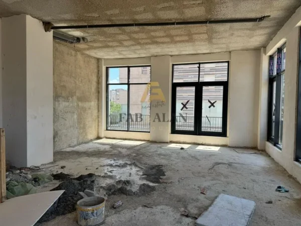 Tirane, shitet ambjent biznesi Kati 2, 100 m² 270.000 € (PRANE OXHAKUT)
