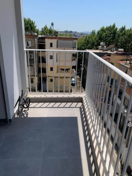 Tirane, shitet apartament 2+1 Kati 1, 121 m²  (Xhamlliku)