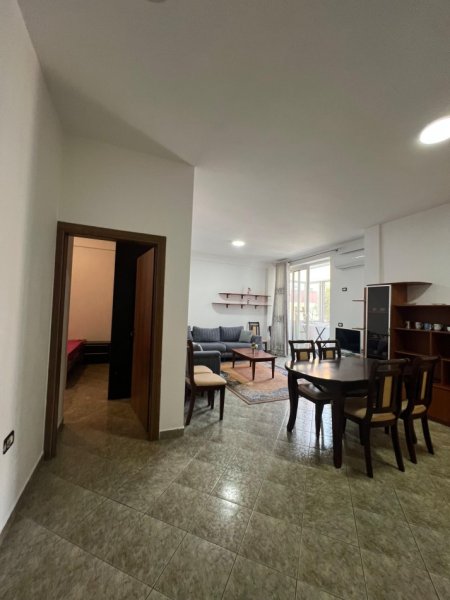 Tirane, jepet me qera apartament 3+1+Ballkon Kati 3, 116 m² 650 € i diskutueshem (Mbikalimi i Komunes)