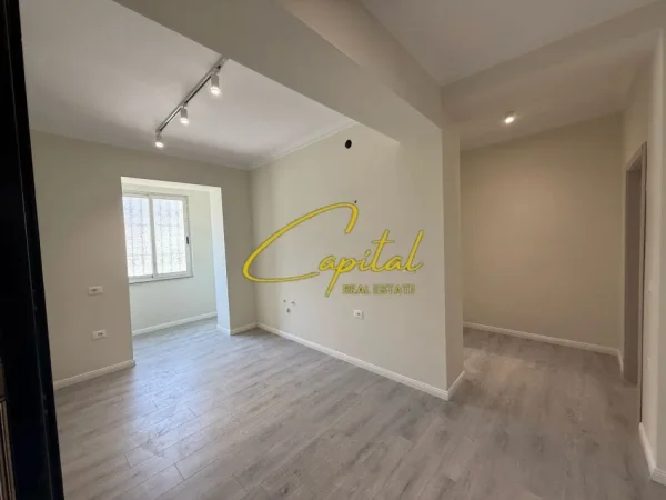 Tirane, jepet me qera zyre Kati 0, 80 m² 1.500 € (ISH BLLOKU)