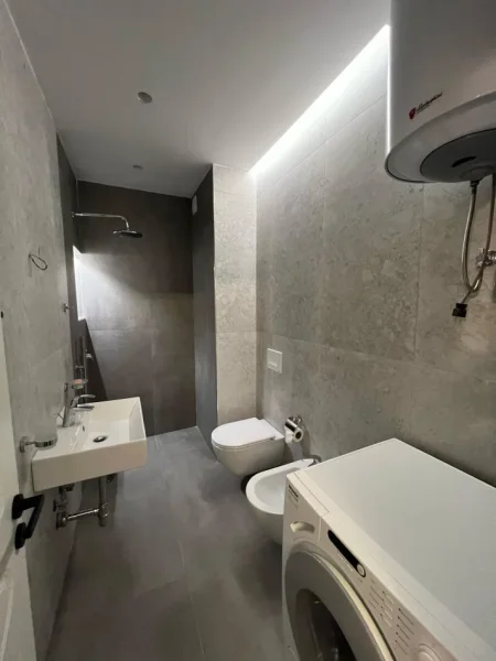 Tirane, jepet me qera apartament 1+1+Ballkon Kati 4, 65 m² 500 € 