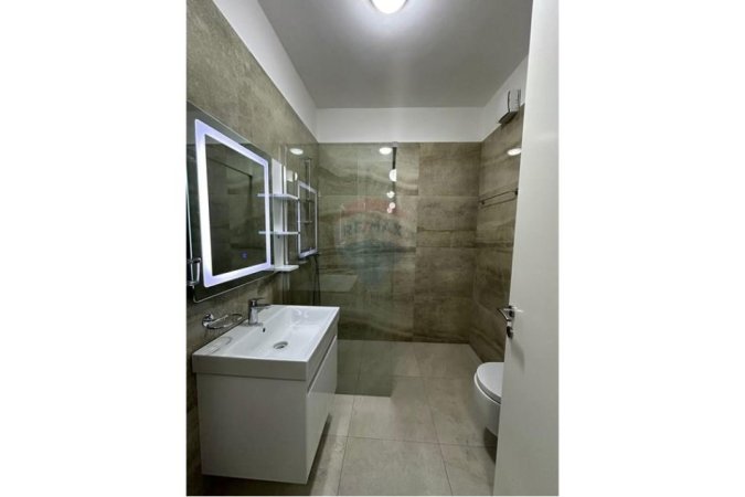 Tirane, jepet me qera apartament 1+1+Ballkon Kati 5, 75 m² 700 € (Kompleksi Delijorgji)