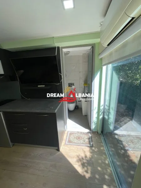 Tirane, jepet me qera apartament 1+1 Kati 1, 55 m² 500 € (Tek 21 Dhjetori, Rruga Frosina Plaku)