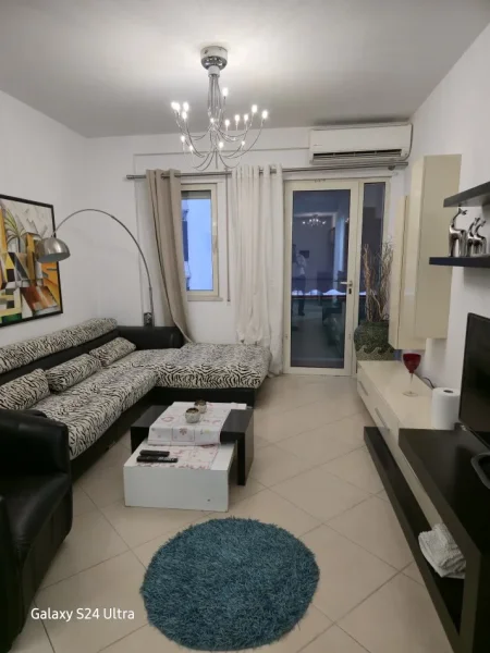 Tirane, jepet me qera apartament 2+1+Aneks+Ballkon Kati 5, 100 m² 600 € (Rezidenca Alba)