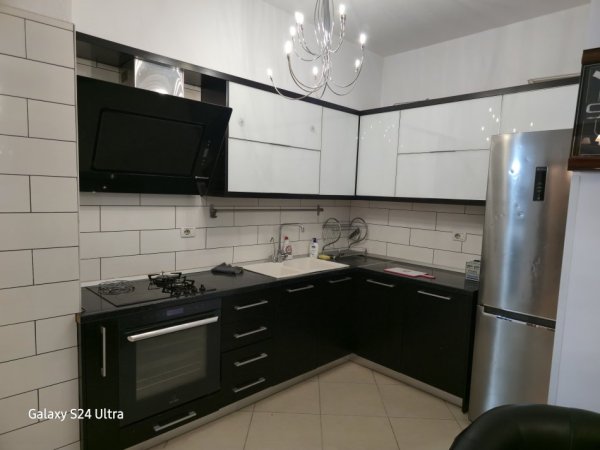 Tirane, jepet me qera apartament 2+1+Aneks+Ballkon Kati 5, 100 m² 600 € (Rezidenca Alba)