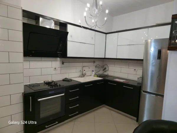 Tirane, jepet me qera apartament 2+1+Aneks+Ballkon Kati 5, 100 m² 600 € (Rezidenca Alba)