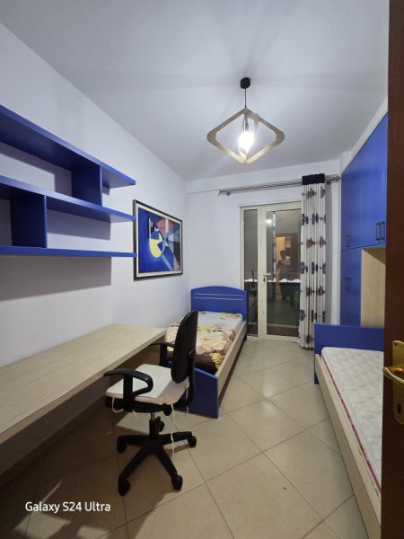 Tirane, jepet me qera apartament 2+1+Aneks+Ballkon Kati 5, 100 m² 600 € (Rezidenca Alba)