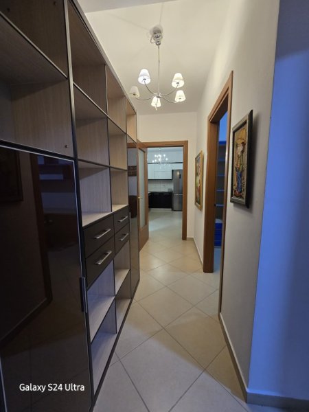 Tirane, jepet me qera apartament 2+1+Aneks+Ballkon Kati 5, 100 m² 600 € (Rezidenca Alba)