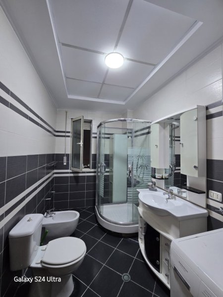 Tirane, jepet me qera apartament 2+1+Aneks+Ballkon Kati 5, 100 m² 600 € (Rezidenca Alba)